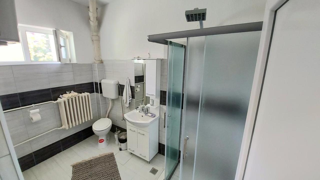Inner City Two Bedroom Apartment Skopje Buitenkant foto