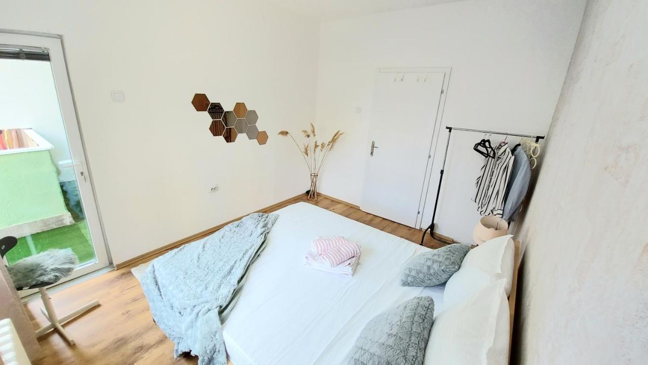 Inner City Two Bedroom Apartment Skopje Buitenkant foto