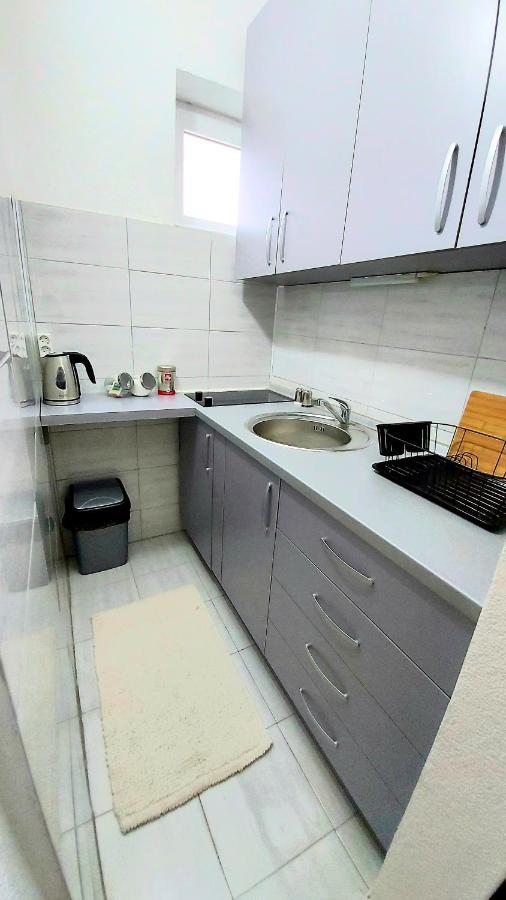 Inner City Two Bedroom Apartment Skopje Buitenkant foto